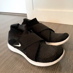Nike Free RN Motion flyknit shoes size 6